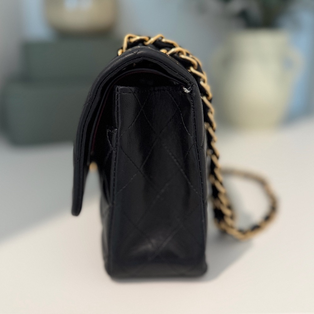 *AUTHENTIC* CHANEL medium classic flap - image 2
